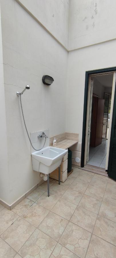 Casa Vacanze Il Sorriso Di Emi Torre Suda Exterior foto